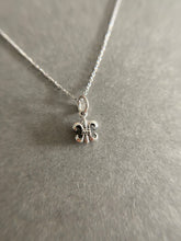 Sterling Silver Lily Flower Necklace [NS1023]