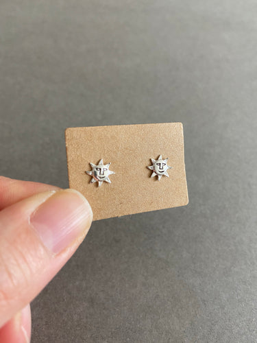 Sterling Silver Sun Studs Type B [ESV1002]