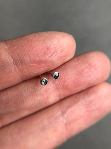 Sterling Silver Ying and Yang Studs [ESV1030-2mm]